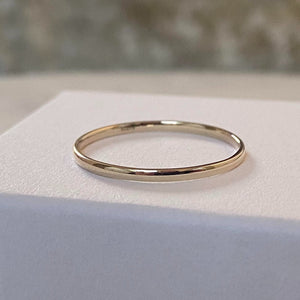 
                  
                    Load image into Gallery viewer, Grace Solid 9K Gold Band
                  
                
