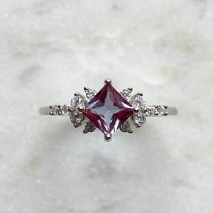 
                  
                    Load image into Gallery viewer, Eloise Alexandrite Ring
                  
                