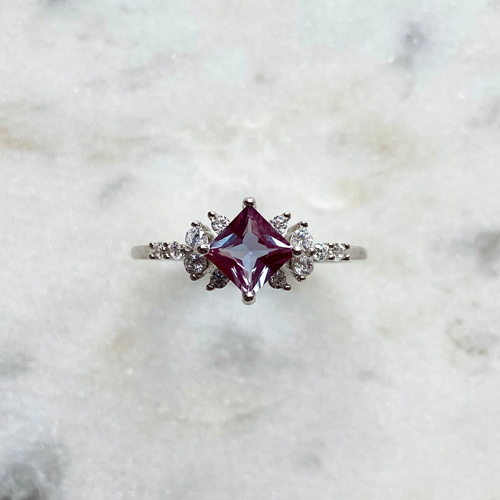 
                  
                    Load image into Gallery viewer, Eloise Alexandrite Ring
                  
                