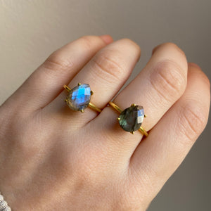 
                  
                    Load image into Gallery viewer, Tia Labradorite Ring - Size 6
                  
                