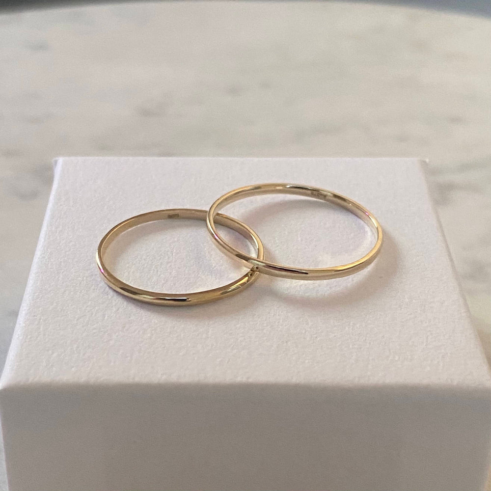 
                  
                    Load image into Gallery viewer, Grace Solid 9K Gold Band
                  
                