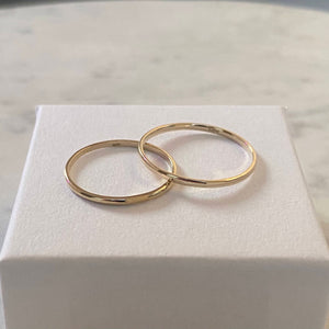 
                  
                    Load image into Gallery viewer, Grace Solid 9K Gold Band
                  
                