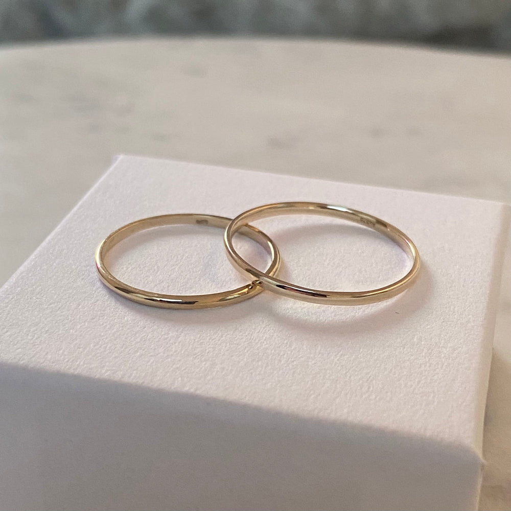 
                  
                    Load image into Gallery viewer, Grace Solid 9K Gold Band
                  
                
