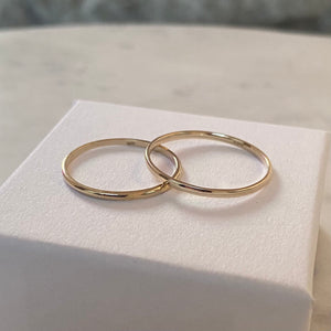 
                  
                    Load image into Gallery viewer, Grace Solid 9K Gold Band
                  
                